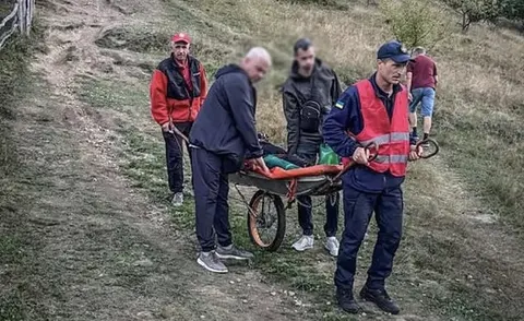 На Рахівщині рятувальники винесли з гір травмовану туристку з Дніпропетровщини