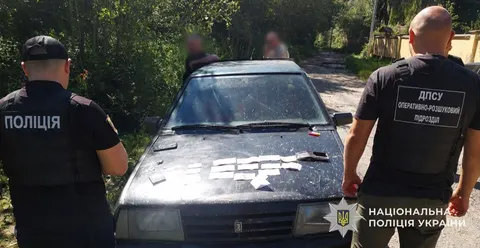На Закарпатті затримали двох чоловіків за переправлення ухилянтів до ЄС