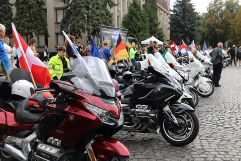 Байкери з 26 країн Європи проїхали Ужгородом на підтримку України