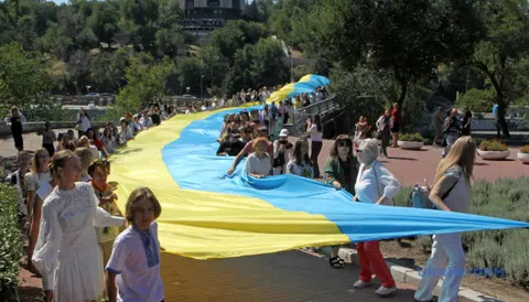 35 років Незалежності: Київ у диму, забіг у Харкові та вистава в Ужгороді