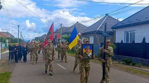 На Закарпатті попрощалися з полеглим прикордонником Василем Голодом