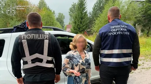 У Ясіні затримали голову ЛКК: вимагала 1000 доларів за фіктивні документи