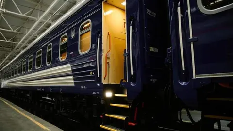 Укрзалізниця: поїзди до Закарпаття та Львівщини затримуються до 15 годин