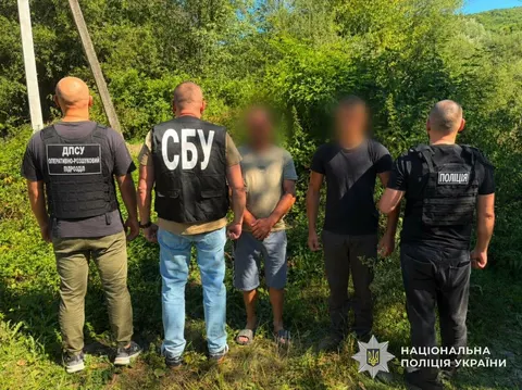 На Закарпатті затримали двох ділків, які за гроші переправляли чоловіків до ЄС
