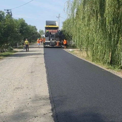 На Мукачівщині та ще двох районах області латають дороги суцільними ділянками