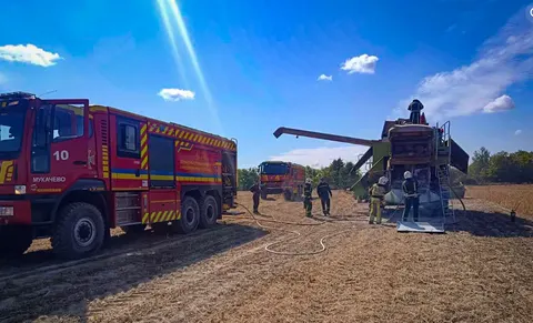 На Мукачівщині загорівся комбайн під час збирання врожаю