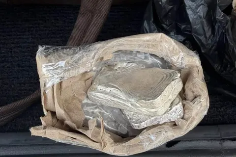 На Закарпатті в рейсовому автобусі знайшли 6 кг срібла — у сміттєвому баку