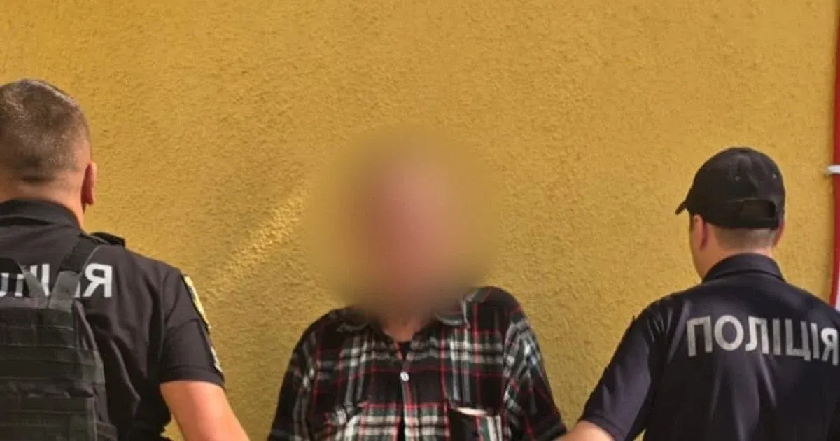 На Закарпатті затримали чоловіка, якого підозрюють у зґвалтуванні матері