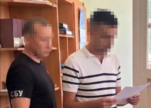 На Закарпатті затримали посадовця коледжу: за хабарі зараховував ухилянтів