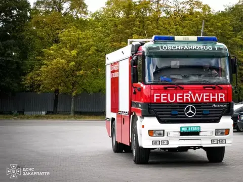 Закарпатські рятувальники отримали пожежний Mercedes з Австрії