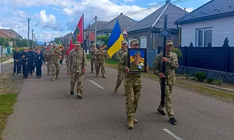 У Великих Лучках попрощалися з прикордонником Василем Голодом