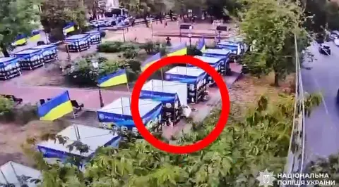 В Ужгороді на Алеї Героїв обірвалися банери: поліція каже, що це вітер, а не ван