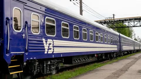 Потяг «Дніпро-Львів» у дорозі понад 21 годину: пасажирів понад 15 разів евакуювали