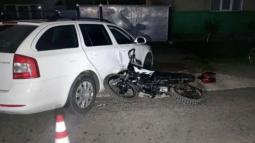 На Закарпатті мотоцикл зіткнувся з авто: травмувалися двоє 14-річних хлопців