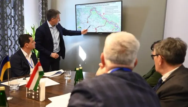 Веломаршрути до кордону та оновлені КПП: що обговорили на Закарпатті з угорською стороною