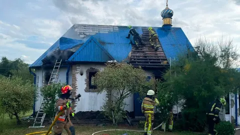 У Грушові горів монастирський скит: рятувальники ліквідували пожежу